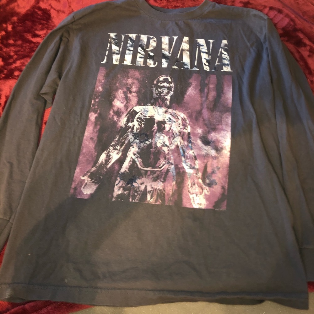 Long sleeve gray nirvana tee. Size medium. UNISEX